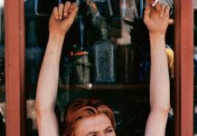 Last chance to see acclaimed Bowie show- additional dates added in Brighton