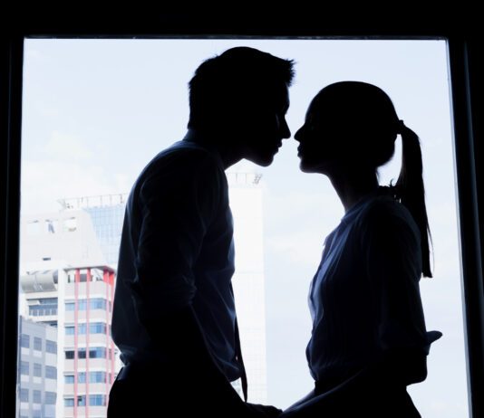 Navigating the World of Online Divorce: Understanding the Pros and Cons