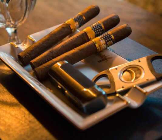 Lifestyle Tips: A List of Items Every Avid Smoker Should Have