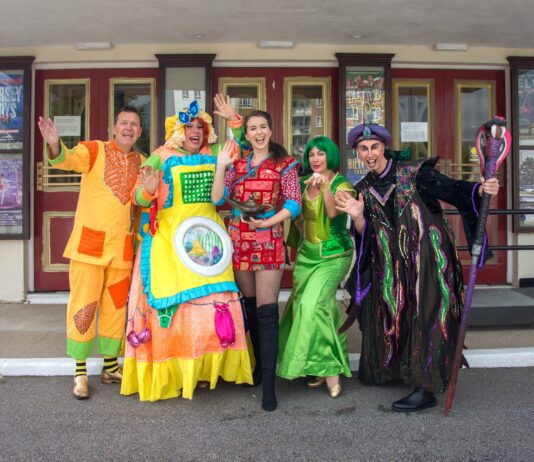 PANTOMIME CAST ASSEMBLED TO LAUNCH ALADDIN!