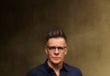 LEAD SINGER OF DEACON BLUE RETURNS TO THE STAGE