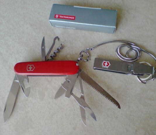 What are some UK-friendly knives that are legal?