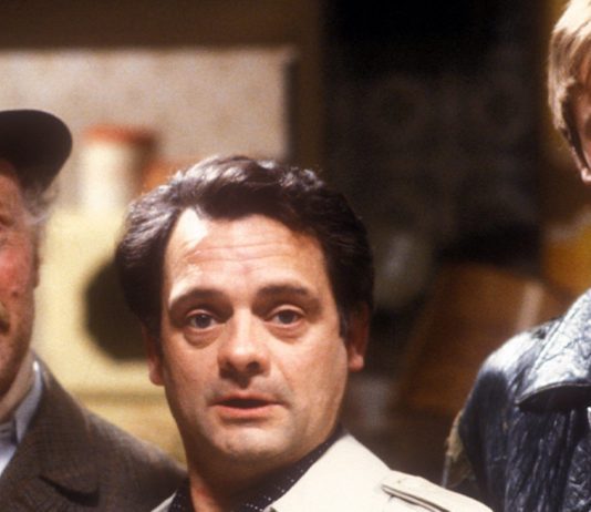 ONLY FOOLS AND HORSES THE MUSICAL COMES BACK TO BRIGHTON