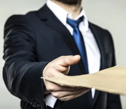Know the Rules: What Is a Process Server Allowed to Do?