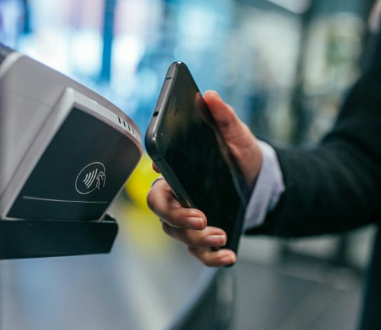With Recent Outages, Can The UK Ever Go Cashless?