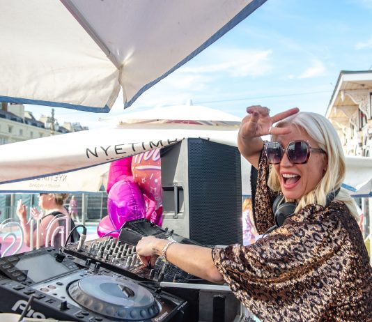 TV Star Denise Van Outen lights up Brighton’s i360 on 50th birthday weekend with DJ Roller Disco set
