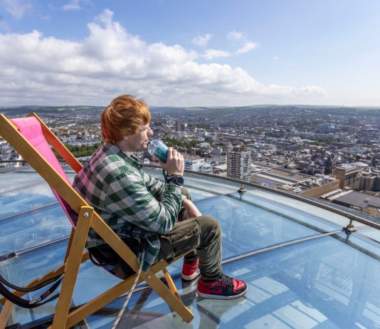 Tango Ice Blast and Brighton i360 surprise beachgoers with ‘Ed Sheeran lookalike’
