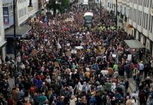 Brightonians gather for celebratory chants at Brighton counter-protest