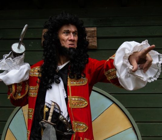 Pantomime filmmaker Peter Duncan announces the return of his acclaimed Panto Online film trilogy