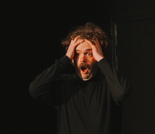 MR CHONKERS TO BRING HIS ABSURDITY TO BRIGHTON’S KOMEDIA ON 15 MARCH 2025