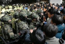 Weekend Feature- South Korea: failed arrest of impeached president lead to chaos