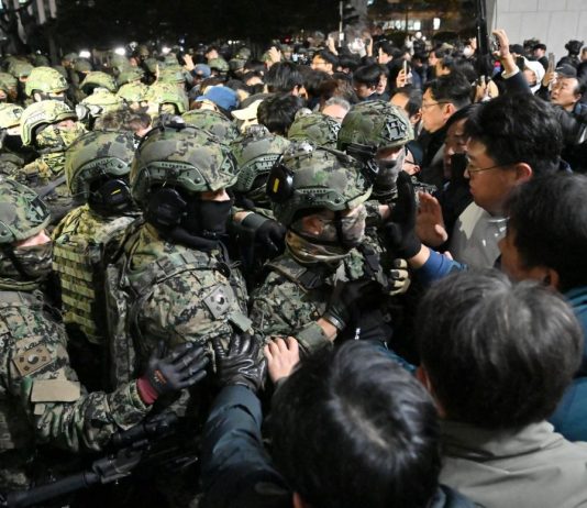 Weekend Feature- South Korea: failed arrest of impeached president lead to chaos