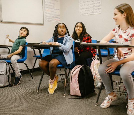 An Ultimate Guide to Travel Programs for High School Students