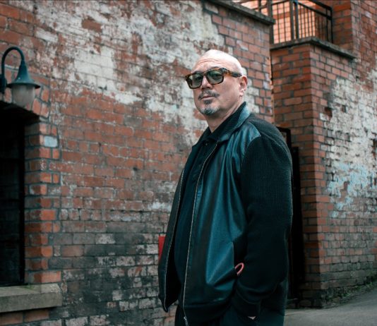 HUEY MORGAN ANNOUNCES BRIGHTON DATE CELEBRATING 30 YEARS OF FUN LOVIN’ CRIMINALS’ LANDMARK DEBUT ‘COME FIND YOURSELF’