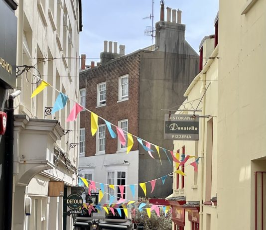 We Love Brighton – Brighton businesses dress the city for the summer, with the help of local illustrator