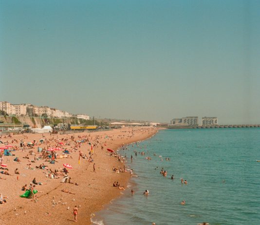 Residents and Tourists Flock to Brighton Beach as Heatwave Pushes Temperatures Past 35°C
