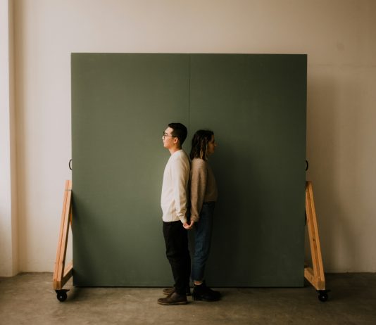 The Pros & Cons of Portable Room Dividers