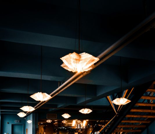 What Customers Notice About Restaurant Staff Appearance
