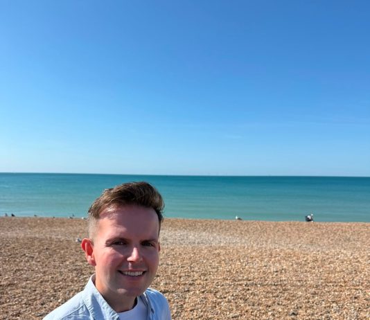 Iconic seafront railings to be restored