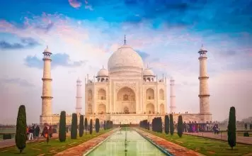 WEEKEDN READ: Behind the Taj Mahal, India’s Artisans Struggle to Survive
